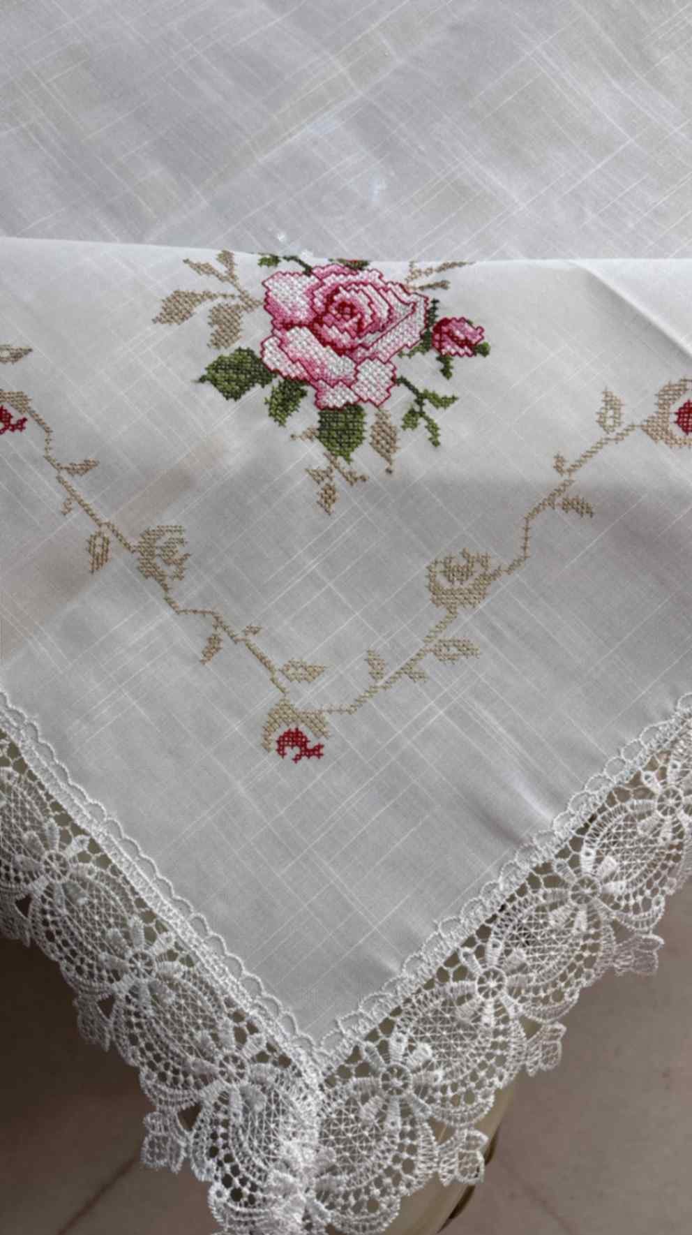 White Floral Embroidered Tablecloth with Lace Edges White Floral Embroidered Tablecloth with Lace Edges