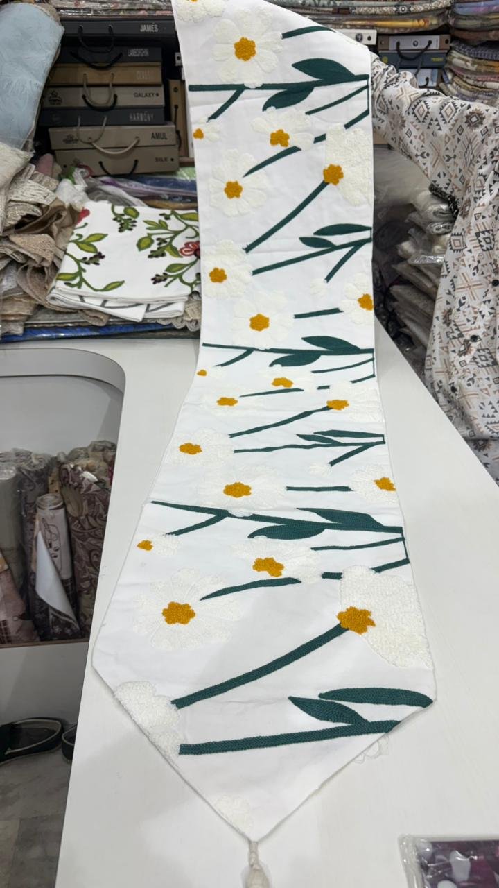 white-tufted-daisy-floral-table-runner-1