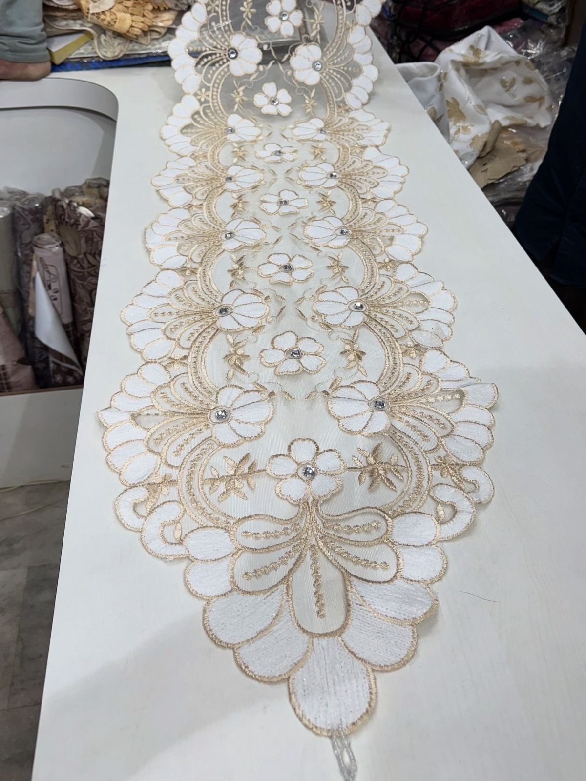 luxury-turkish-style-embroidered-table-runner luxury-turkish-style-embroidered-table-runner